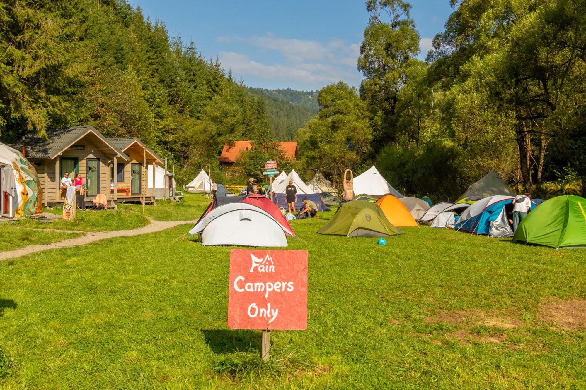 Fain Villa Lunca Bradului Exteriör bild